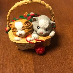 Hallmark close knit friends ornament - 1996